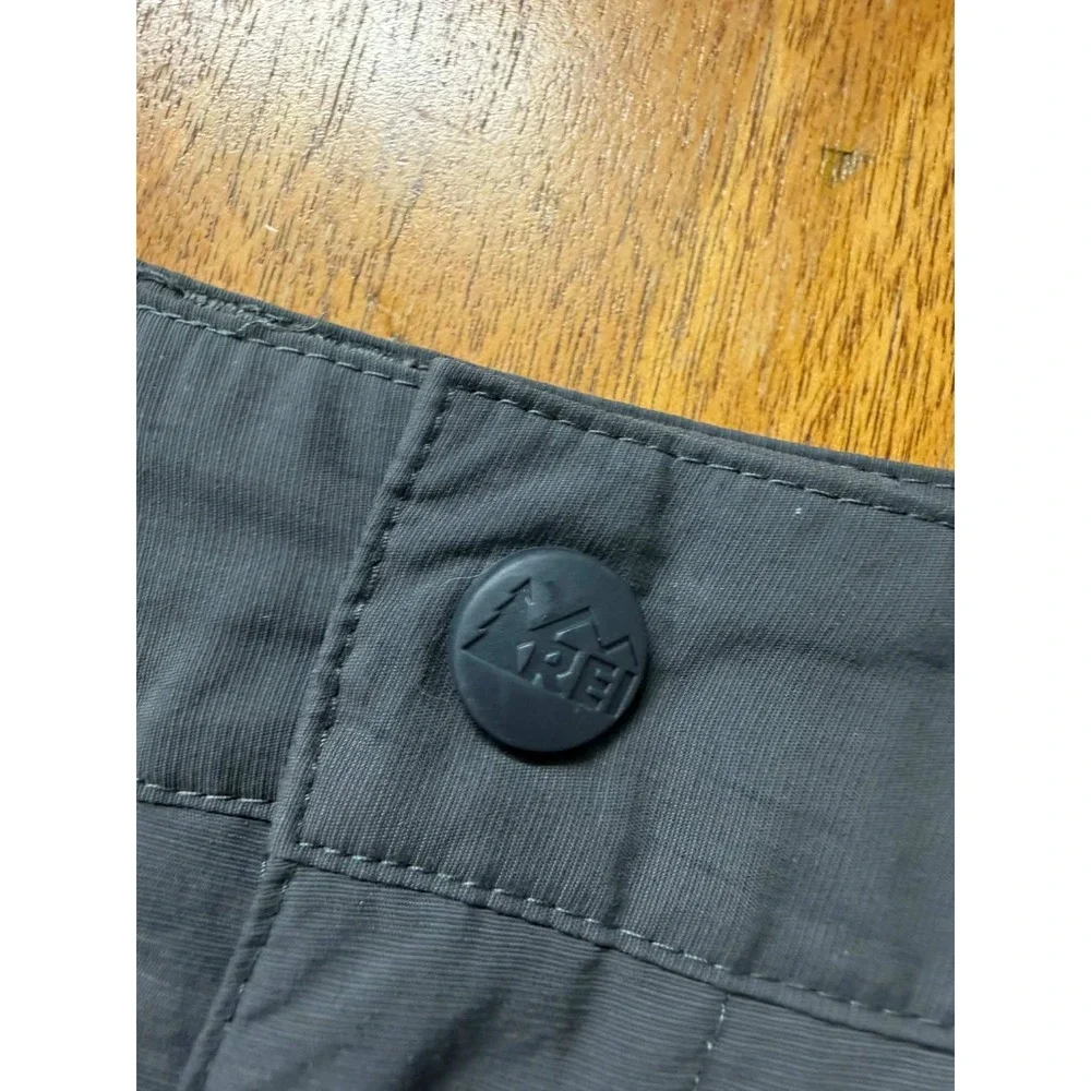 REI Co-op Women's Size 6 Cargo Shorts Grey Nylon Hiking Outdoor (Tag‎ 6) RN37249